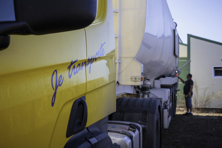 camion entreprise jaune