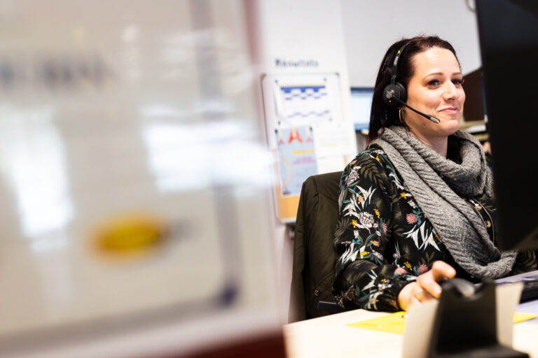 portrait femme call center