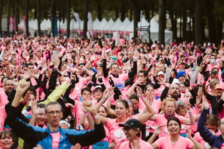 foule en tee shirt rose à Nantes