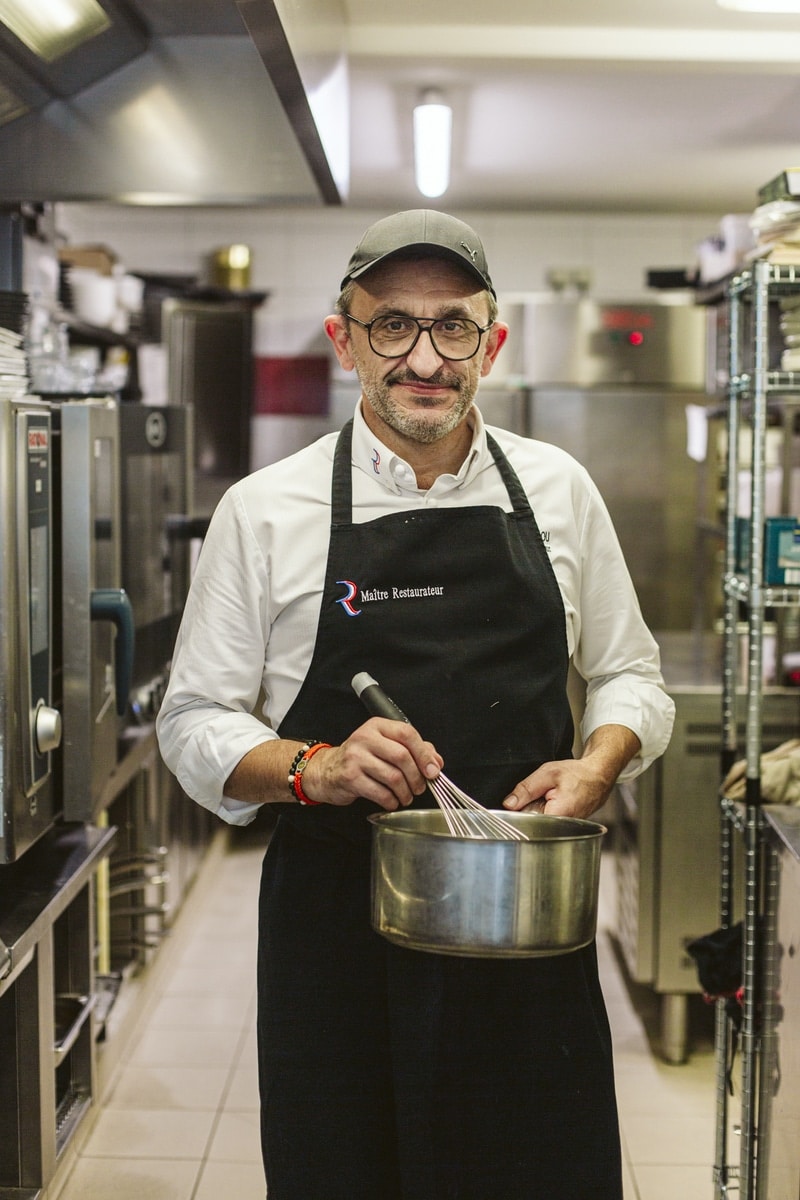 portrait de chef en cuisine
