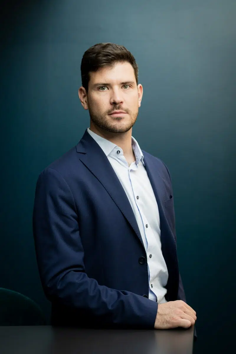 portrait homme costume