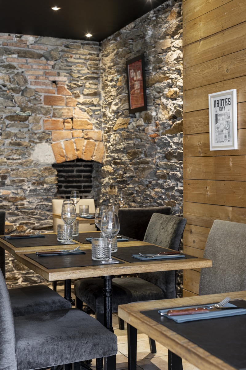 Photo d'une table, restaurant au Petit Raphael, Nantes