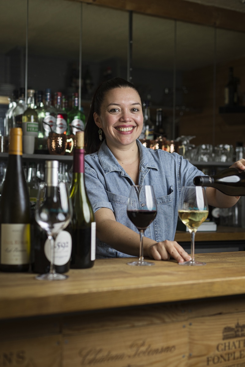 Portrait d'Audrey, la serveuse du restaurant au petit Raphael à Nantes